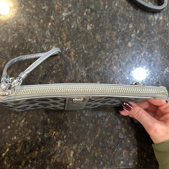 Coach Op Zippy Wallet wristlet black, gray, & silver circa 2010 - Picture 8 of 8